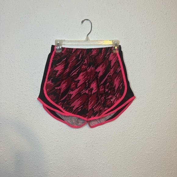 3/$25 🙌🏼 Nike Dri Fit Pink and Black Patterned Active running shorts Med… - Picture 5 of 5